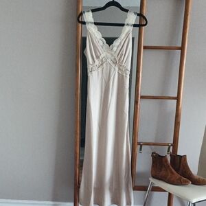 Abercrombie & Fitch Cream Satin Lace Midi Maxi Slip Dress Side Zipper Size XS